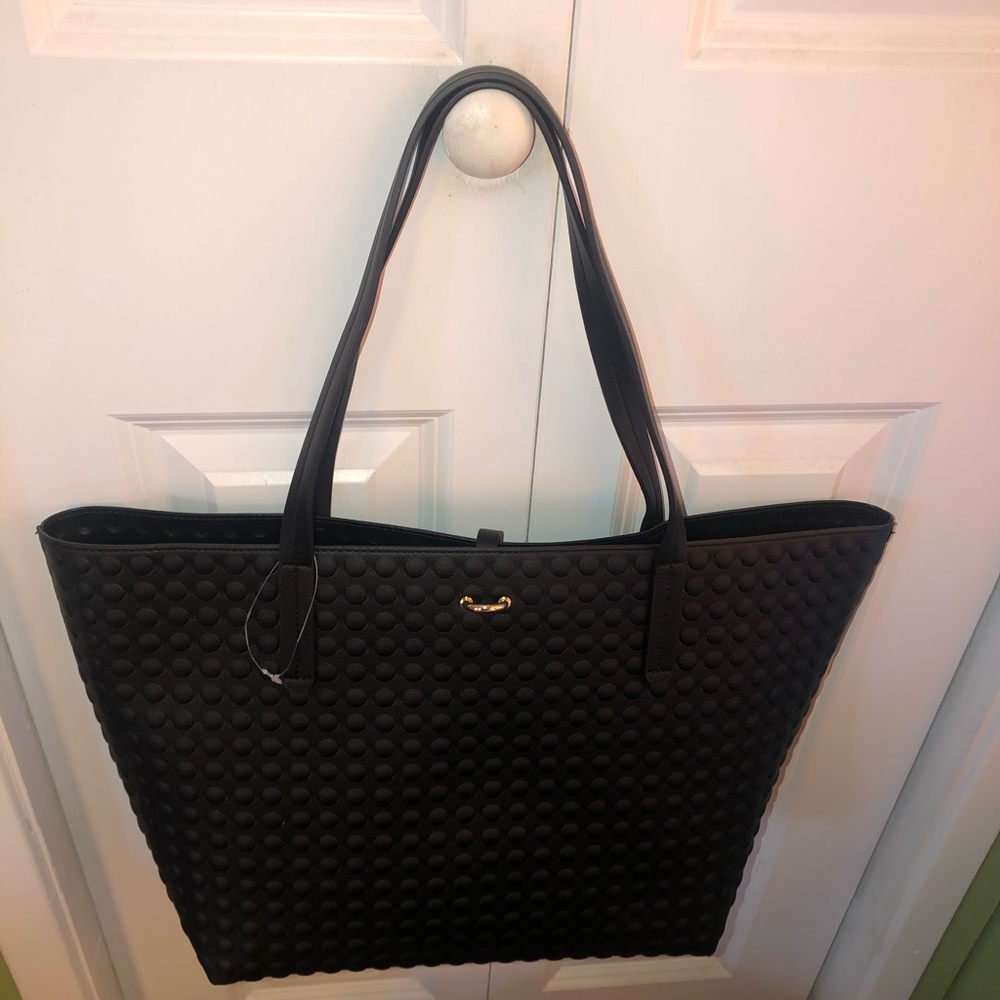 BLACK SIMPLE EVERYDAY PURSE!